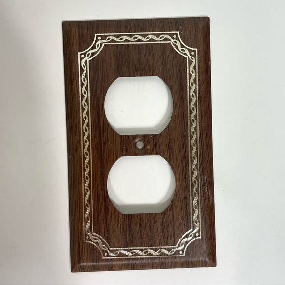 Vintage Outlet Cover Wall Plate - Picture 4 of 5